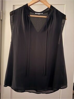 DR2 Sleeveless Black V-Neck Tie-Front Blouse